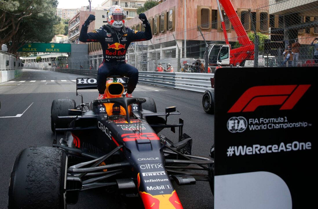 Verstappen svencia pergale