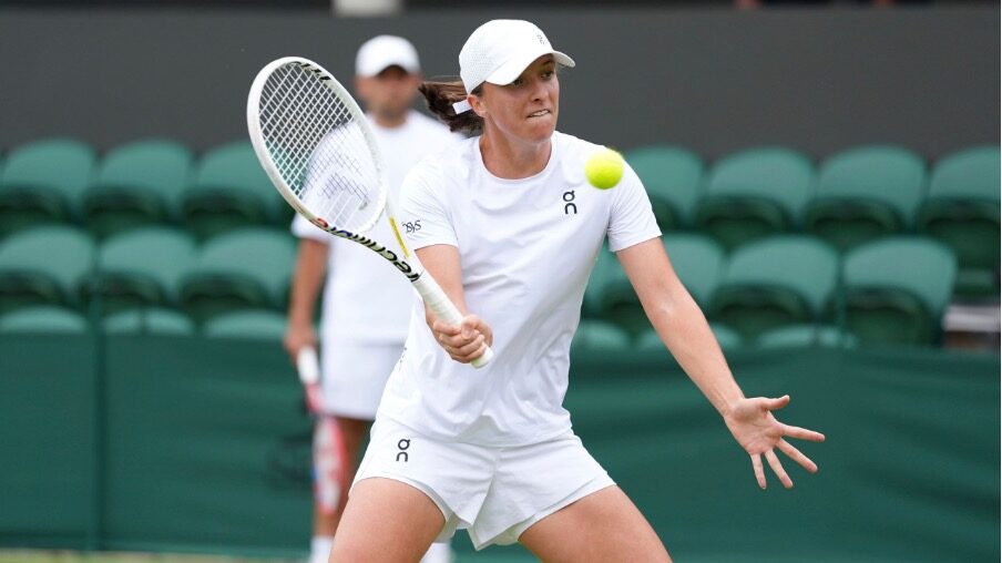 Coco Gauff atmusa teniso kamuoliuka