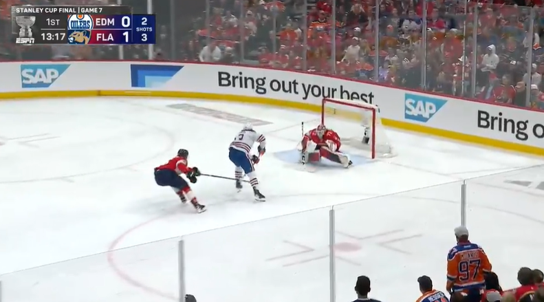 Mattiasas Janmarkas muša įvartį NHL finale