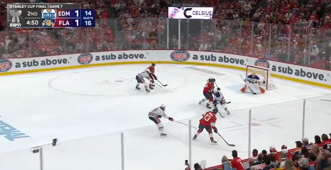 Samas Reinhartas pelno pergalingą įvartį NHL Stenlio taurės finale